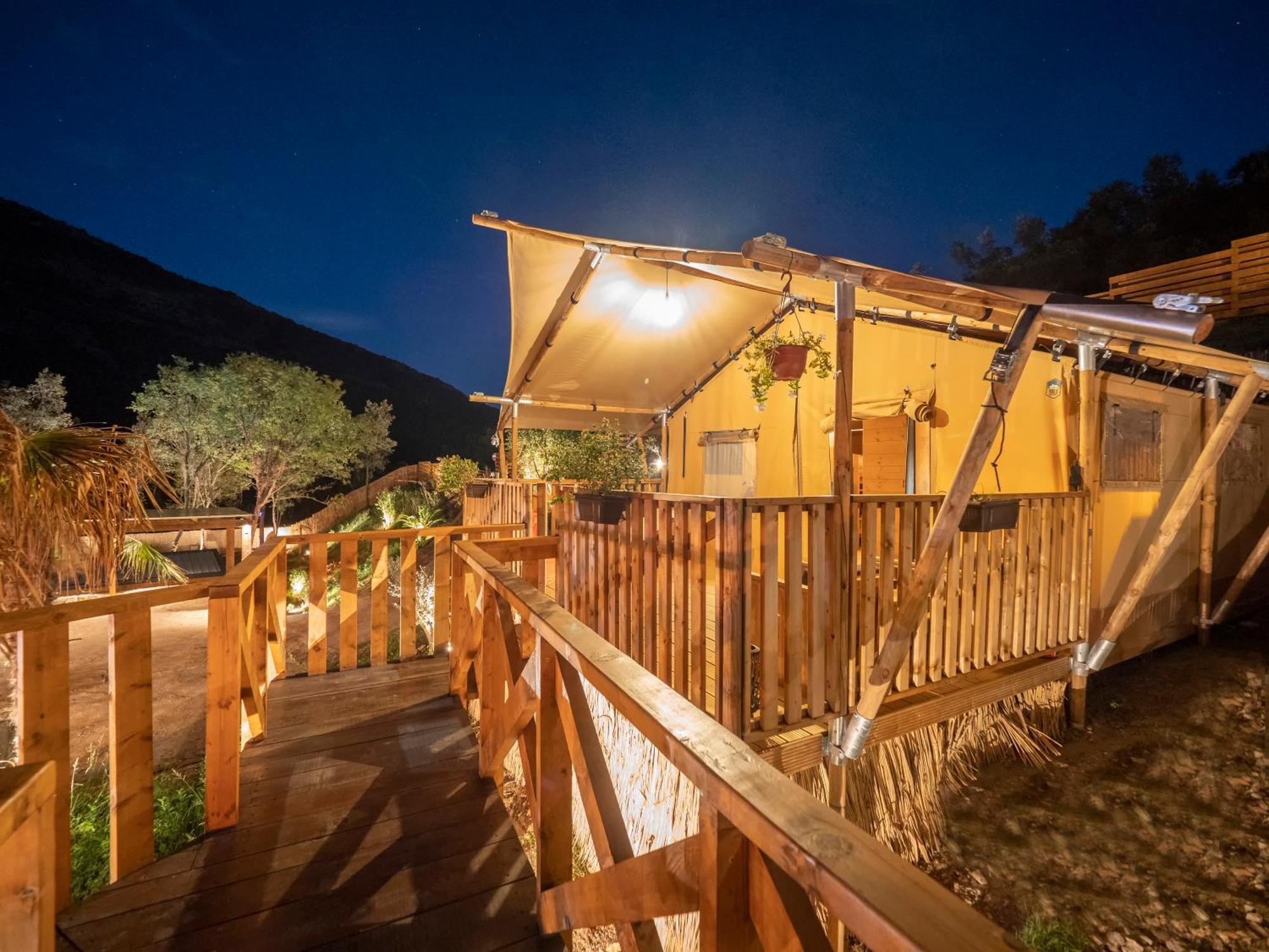 Sea Glamping Hotel โกตอร์ ภายนอก รูปภาพ