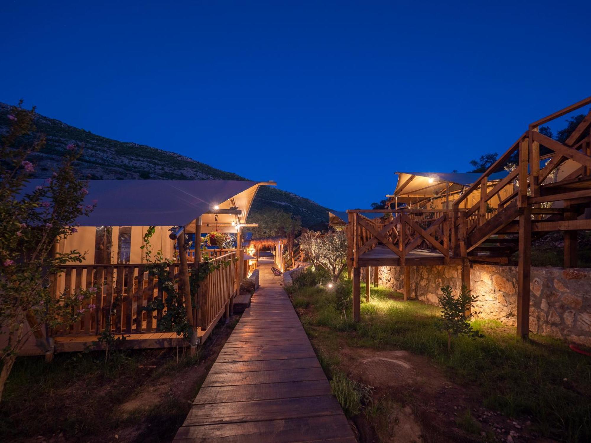 Sea Glamping Hotel โกตอร์ ภายนอก รูปภาพ