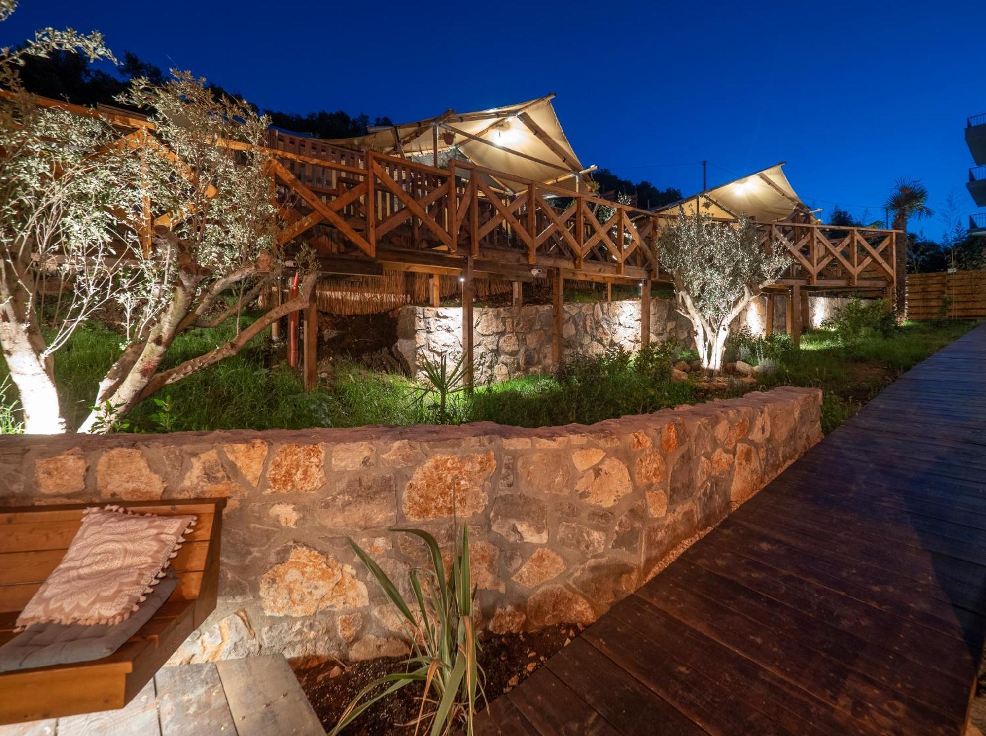 Sea Glamping Hotel โกตอร์ ภายนอก รูปภาพ